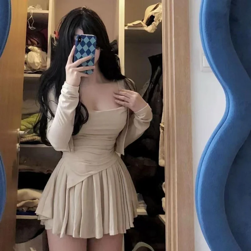 

Весенне-осенний новый ленивый повседневный комплект для женщин, жилет с нерегулярными бретелями + кардиган + короткая юбка, утягивающий темпераментный костюм-тройка