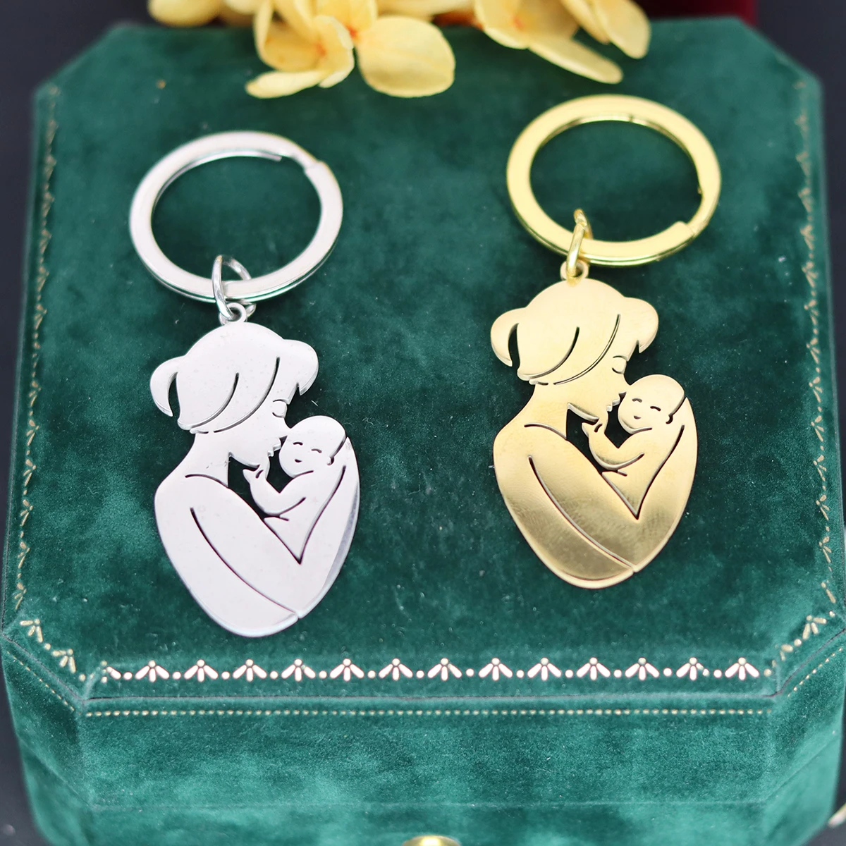 QIAMNI Mom Baby Family Keychain Mother Kid Maternal Love Forever Heart Key Chain for Women Men Stainless Steel Jewelry Gift