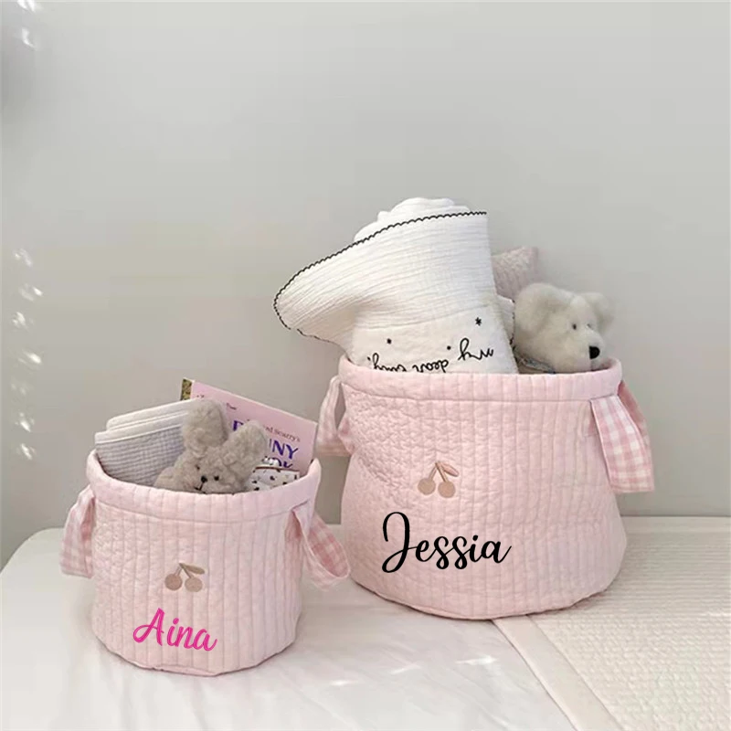 Cesta de almacenamiento de cereza rosa con nombre personalizado, bolsa de almacenamiento bordada para bebé, cesta de almacenamiento de ropa, Cubo de almacenamiento de juguetes para niños