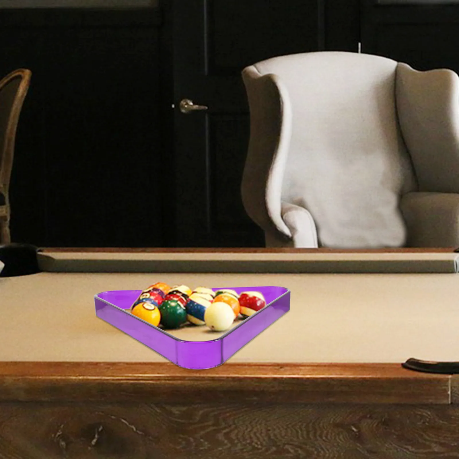 

Треугольная бильярдная подставка из прочного пластика для размещения шаров стандартного размера, идеально подходит для игровой комнаты или клубного бильярдного стола.