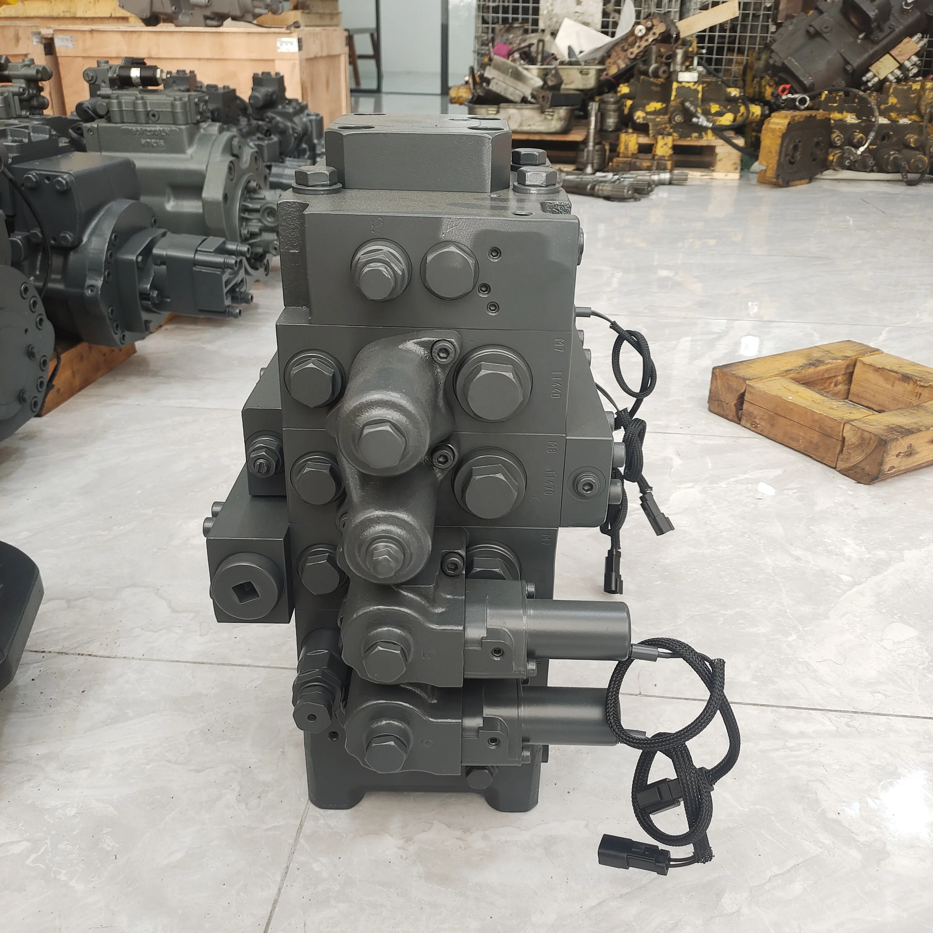 WA500-6 Hydraulic Main Control Valve Assembly 723-44-12100 723-44-12101 723-45-12101 723-45-12100 for Bulldozers Steel