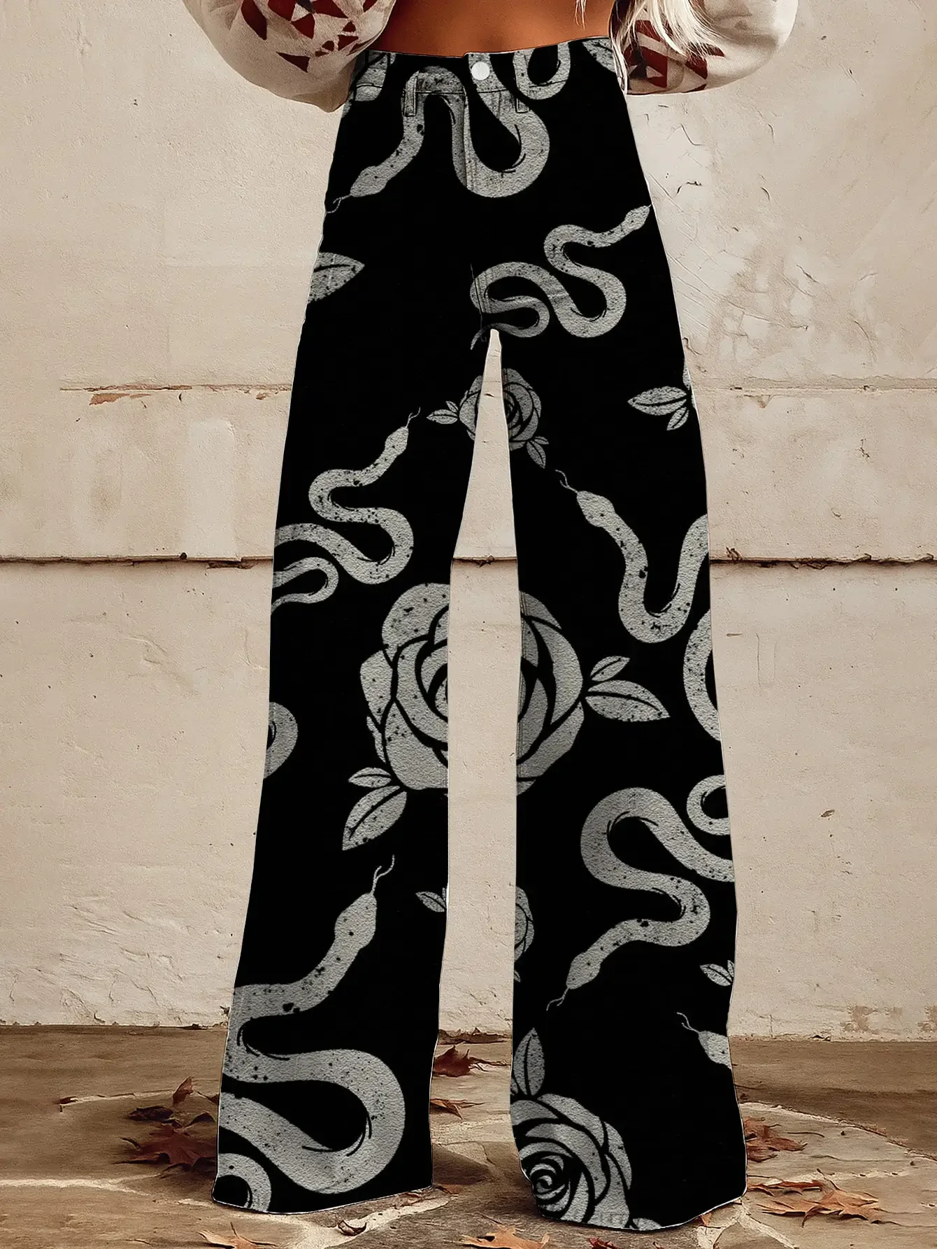 

Ladies' casual jeans with colorful western prints and loose wide leg design, The collision of roses and venomous snakes