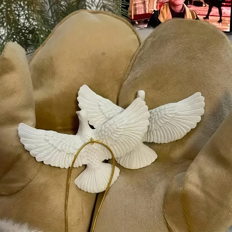 1/2PCS White Doves Christmas Tree Ornaments Resin Peace Dove Figurine Hanging Pendant for Home Garden Yard Outdoor Decoration