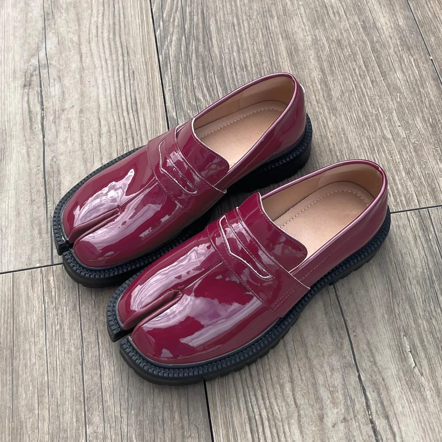Burgundy Tabi Shoes Loafer for Men and Women Split Toe Thick Sole Casual Patent Leather Shoes Moccasin 2025