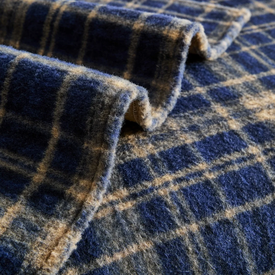 1pc Plaid Jacquard Non-Slip Sofa Cover, Autumn/Winter Soft Warm Machine Washable Couch Seat Cover Pet Friendly Towel