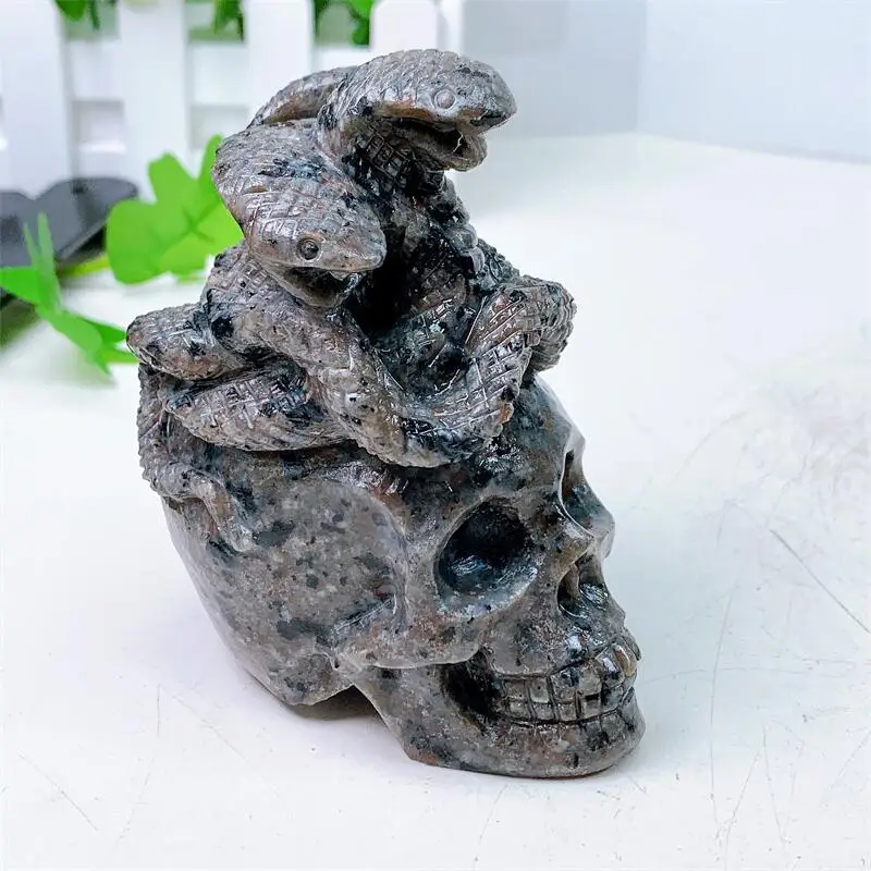 10CM Natural Yooperlite Skull With Snake Healing Crystal Carving Fashion Home Decoration Witchcraft Christmas Gift 1pcs