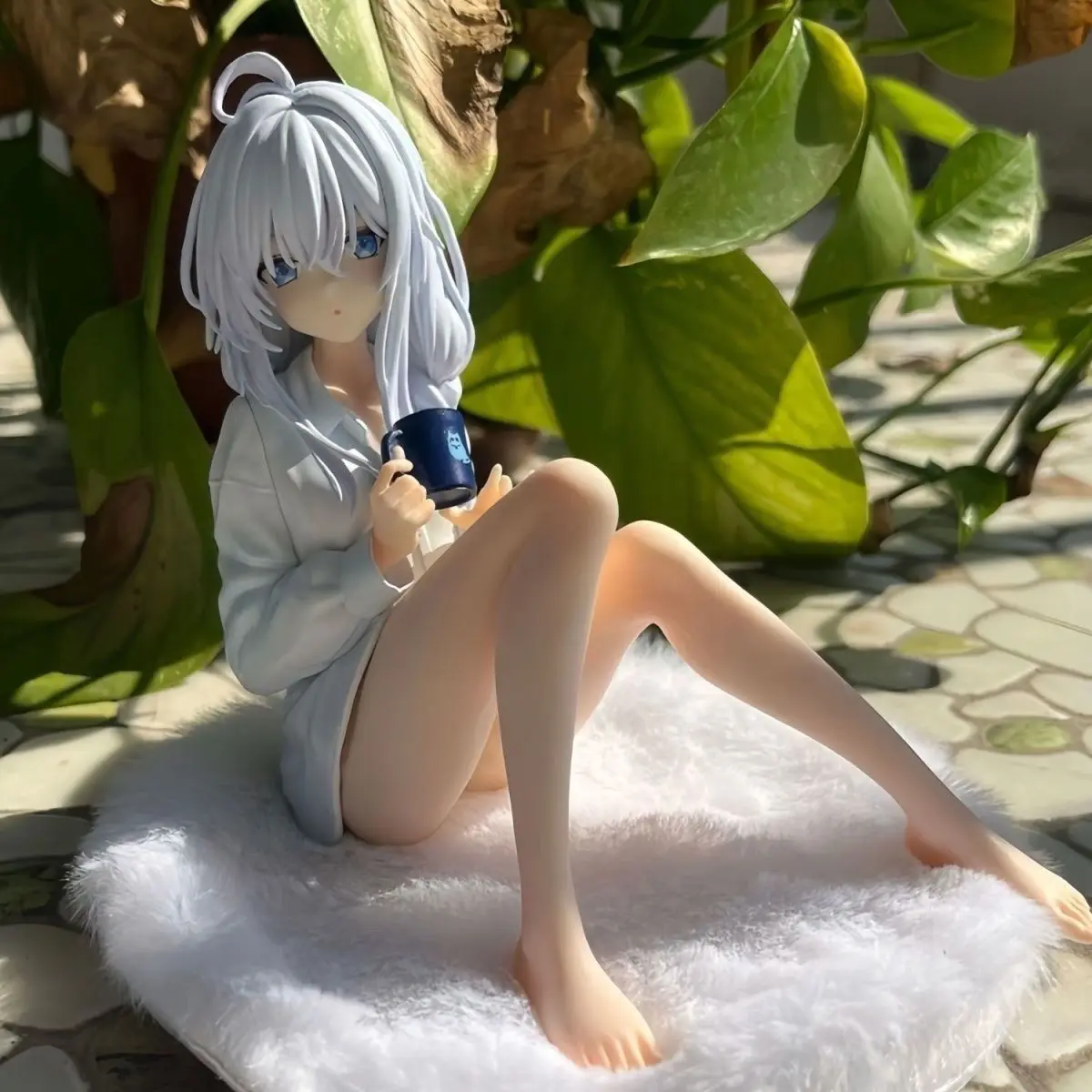 Figura de Anime de 10 cm, El Viaje de Elaina, Elaina Sentada en Pijama, Modelo Coleccionable, Adorno de Escritorio, Juguetes, 2026