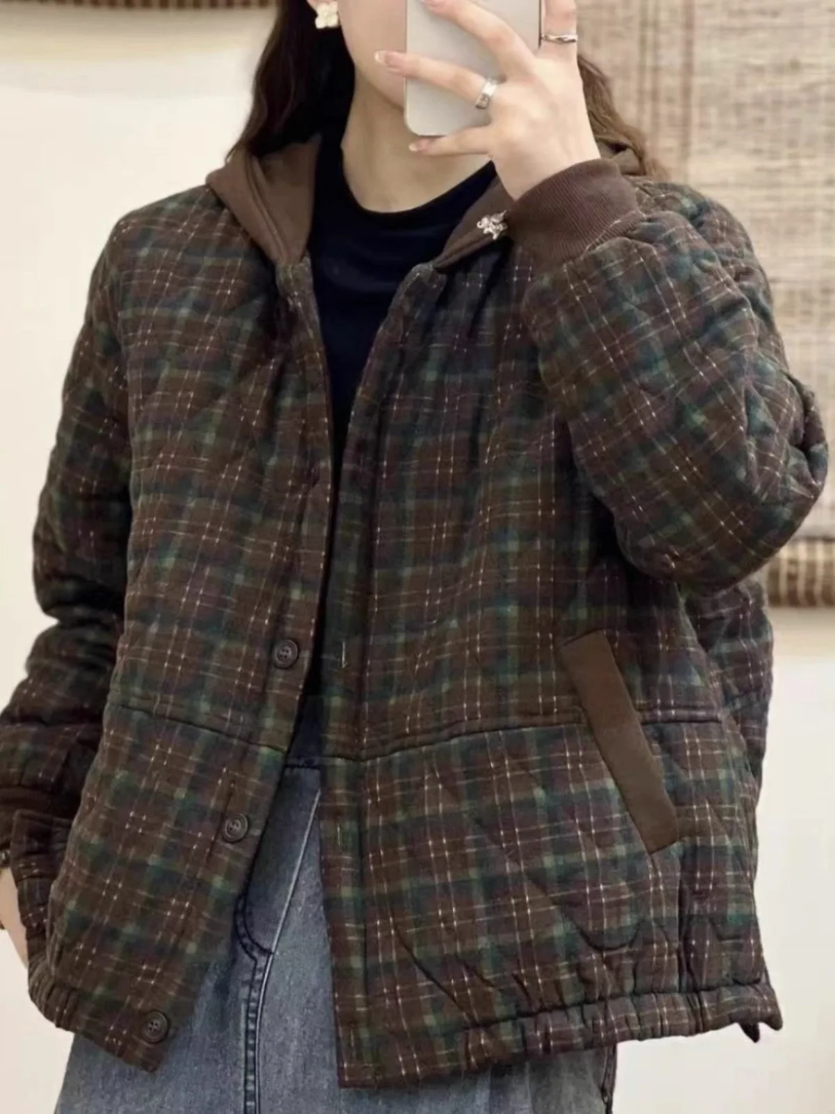 

Waed Cotton Flannel Retro Plaid Hooded Women's Jaet Thiened Coat Faionable Winter Outerwear Long Sve Button Closure