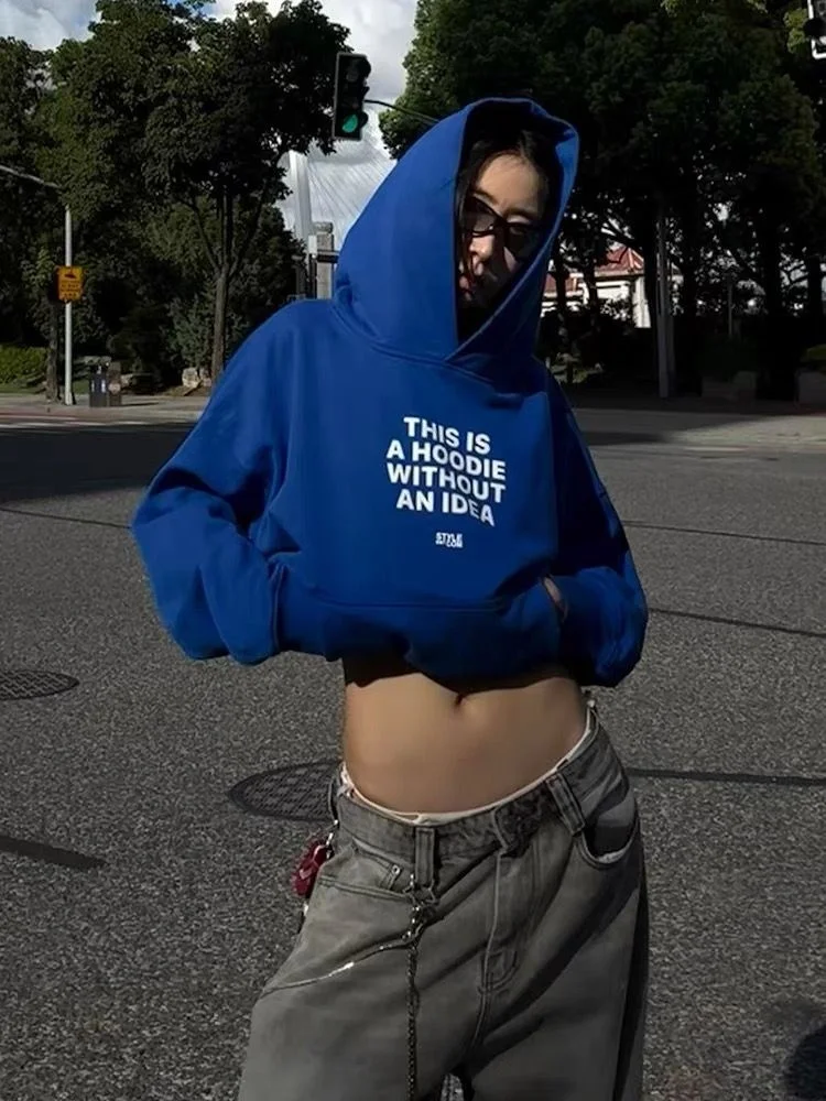 Krótki bluza z kapturem w kolorze królewskiego błękitu - Oversize, długi rękaw, nadruk z literami, styl casual streetwear, moda Y2K, bluza z kapturem, luźne topy na jesień