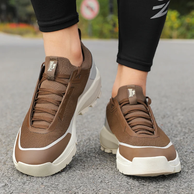 

Sporty men's shoes with lightweight soft soles breathable mesh upper suitable for outdoor use and adjustable laces for walking