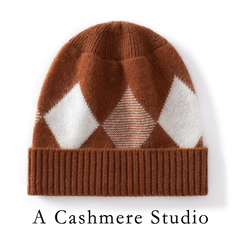 Ln The Winter of 2025, 100% Cashmere Knitted Color Matching, unisex Wild Winter Outdoor Warm Cashmere Hat.
