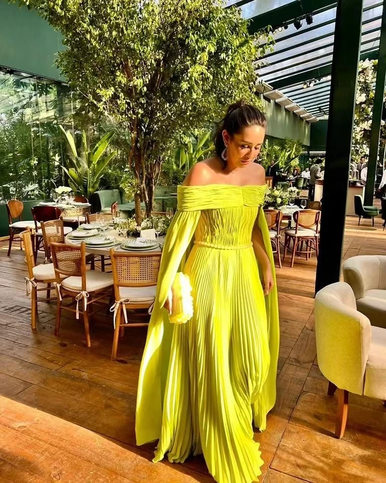 Customized Long Green Boat Neck Evening Dresses With Cape A-Line Chiffon Floor Length Pleated Wedding Guest Dress for Women