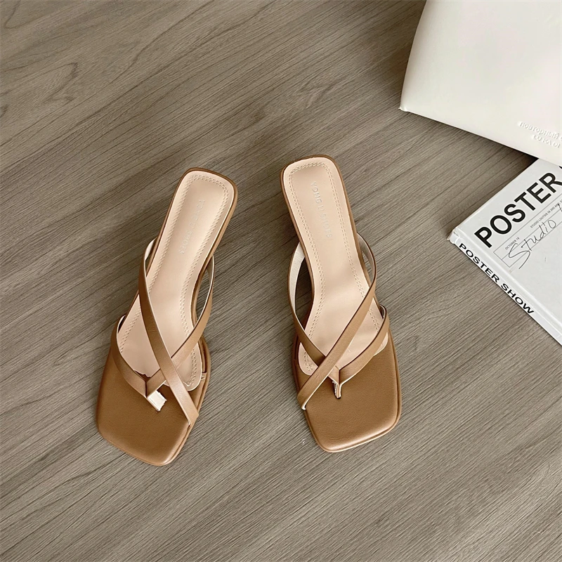 Square heel Shoes Med Rubber Flip Flops Slippers Women Summer Luxury Slides Beige Heeled Sandals Pantofle Block Hawaiian Designe