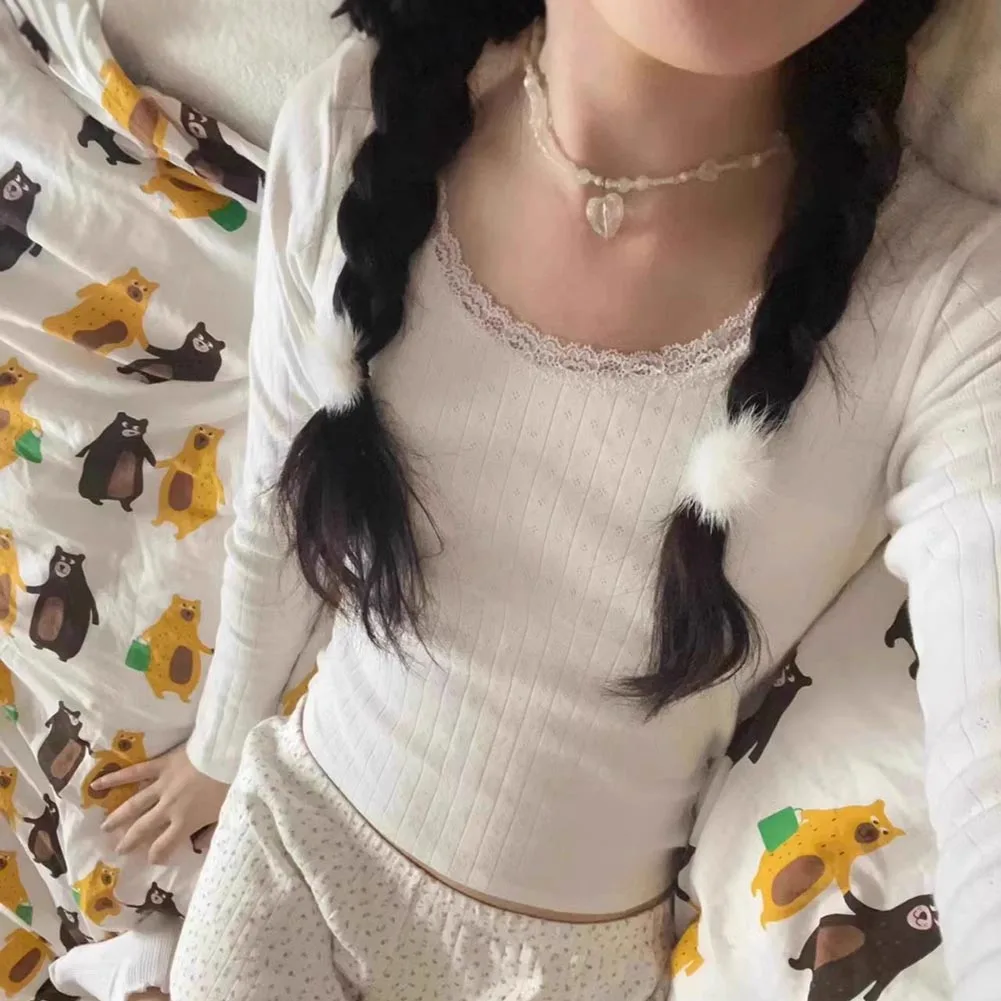 レーストリムとリボンディテールが付いた女性用長袖ニットTシャツ、ストリートウェアに最適です。