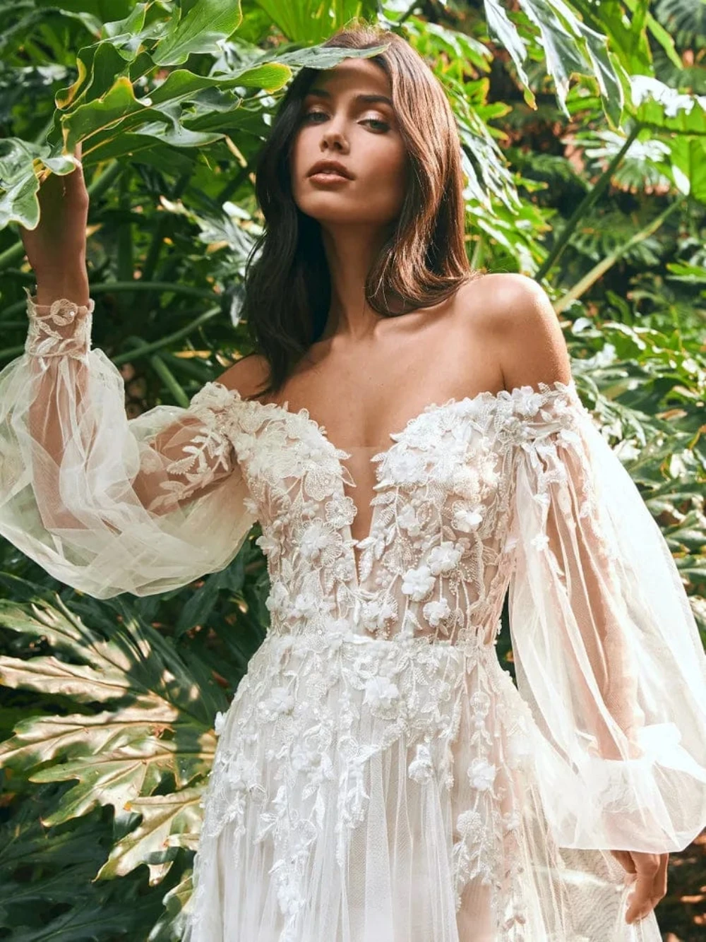 Romantisches schulterfreies Hochzeitskleid mit 3D-Blumen, atemberaubende A-Linie, Tüll, Spitze, Perlen, langes Brautkleid, individuelle Knöpfe hinten