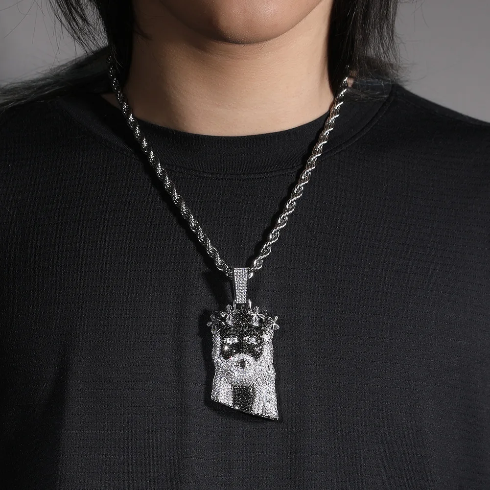 

Vintage four-leaf clover portrait pendant necklace personalized black and white mixed color high-end hip-hop chain