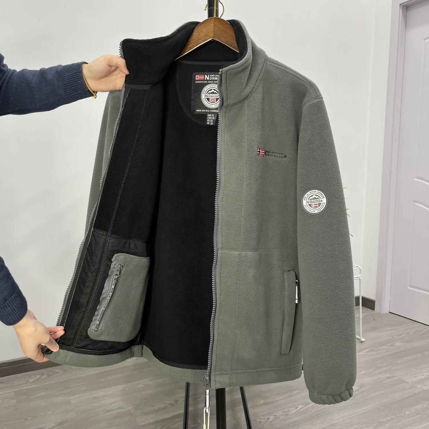 Winter Wool Jacket Men's Mountaineering Double-layer Thick Pocket Jacket Outdoor High Neck Windproof Skiing Sweatshirt Jacket Me