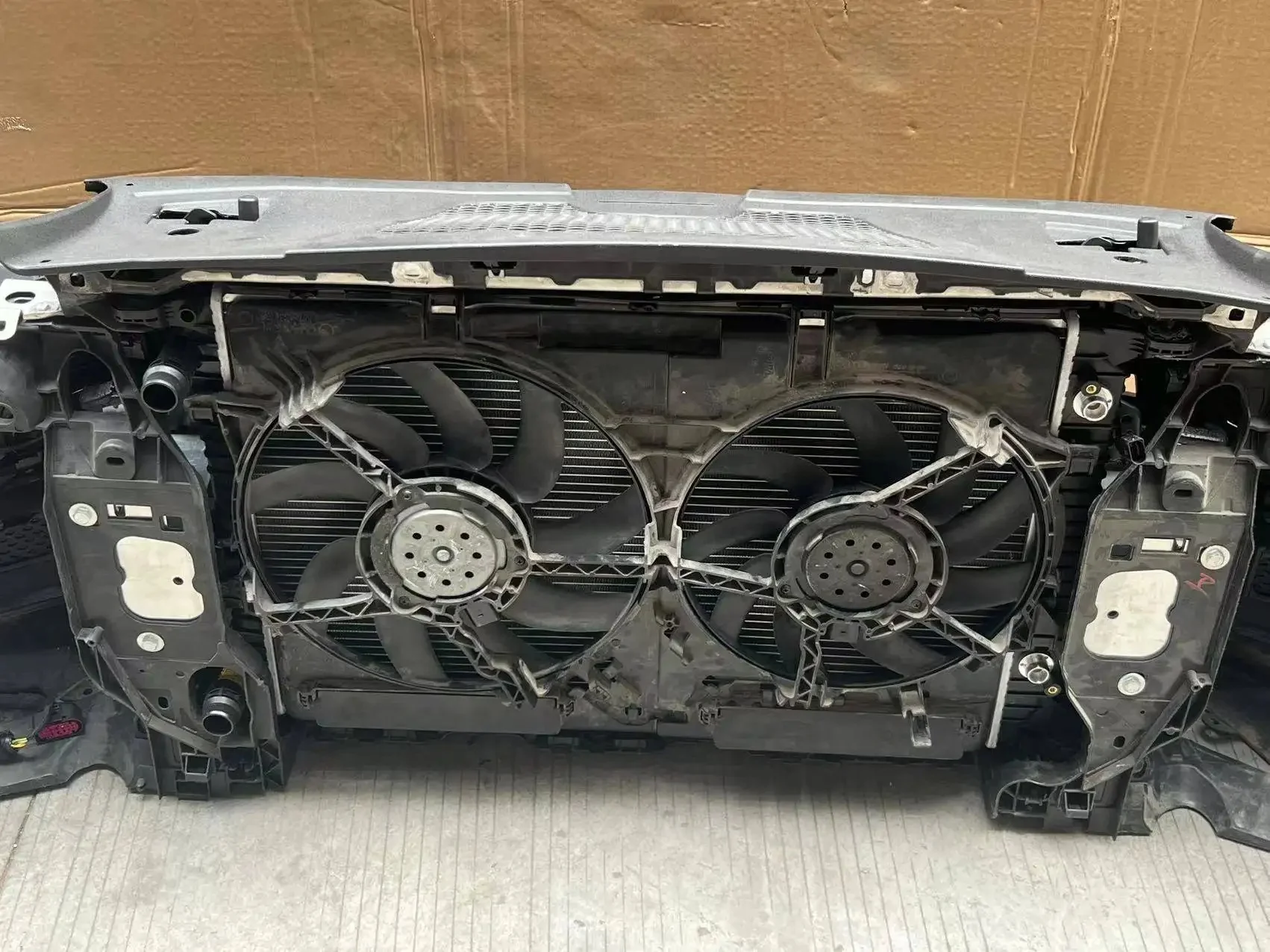 Car Bumper Suitable for Porsche Bumper Macan 95B Bumper Radiator Grille Front Mouth Assembly