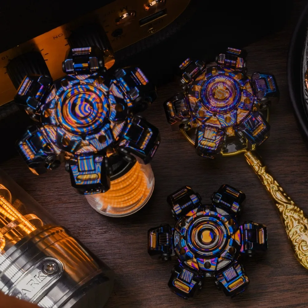 

Machinarium X Limited Edition Annual Bestseller Collaboration: Armor-Opening Fidget Spinner Desktop Decompression Toy