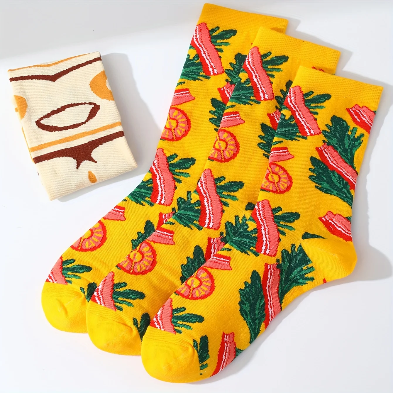 Four pairs of unique and colorful pizza patterns for men and women, gifts for friends on Halloween, socks for all four seasons