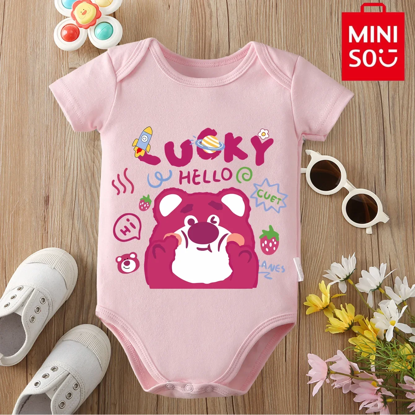 

MINISO Lucky Lotso с принтом, боди из 100% хлопка, мягкая детская одежда, лучший подарок для ребенка, комбинезон-комбинезон для новорожденных от 0 до 12 месяцев