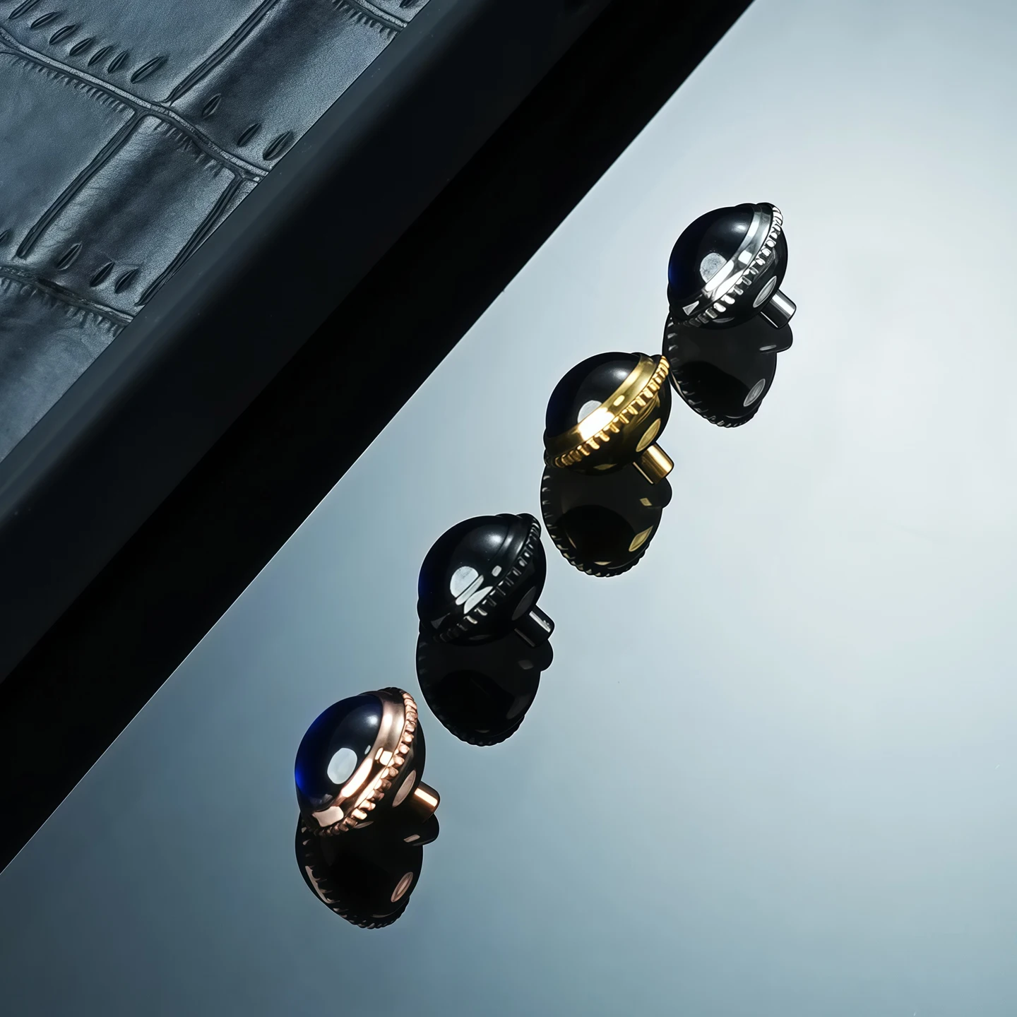 ساعة تاج لبالون بلو دي كارتييه - مراجعة Cartier Watch Ballon Bleu وسعره