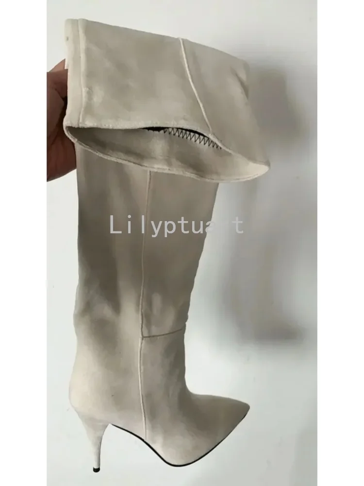 Blauwe suède slouchy kniehoge laarzen voor dames, met spitse neus en stilettohak, geschikt voor feestjes en avonden in de club.