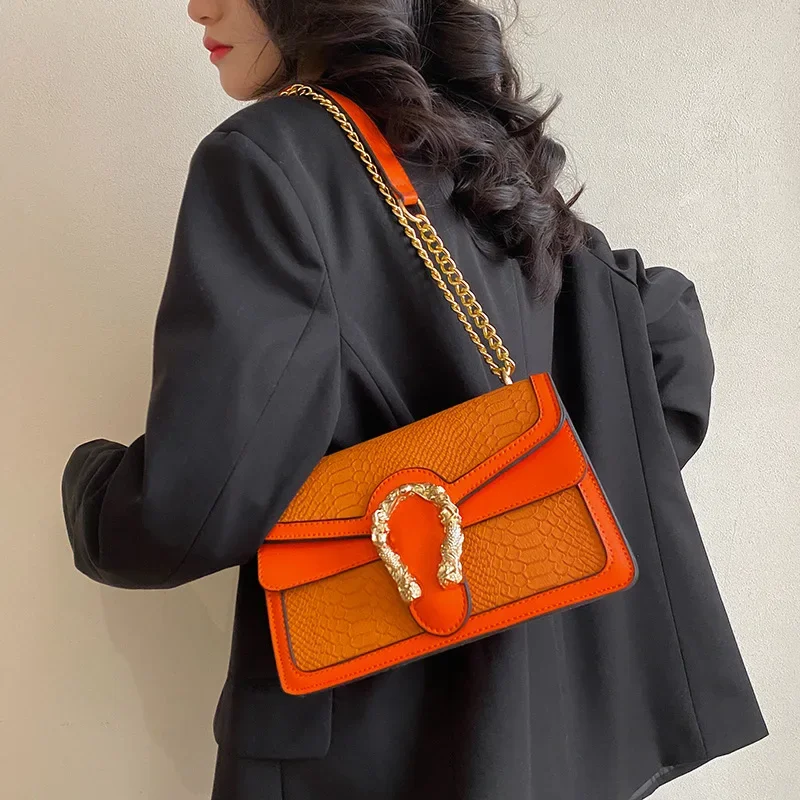 سلسلة ذهبية حقيبة كروسبودي المرأة موضة بسيطة أنيقة حقيبة مربعة صغيرة طبقة مزدوجة جديد 2025 نمط التمساح حقيبة لامعة