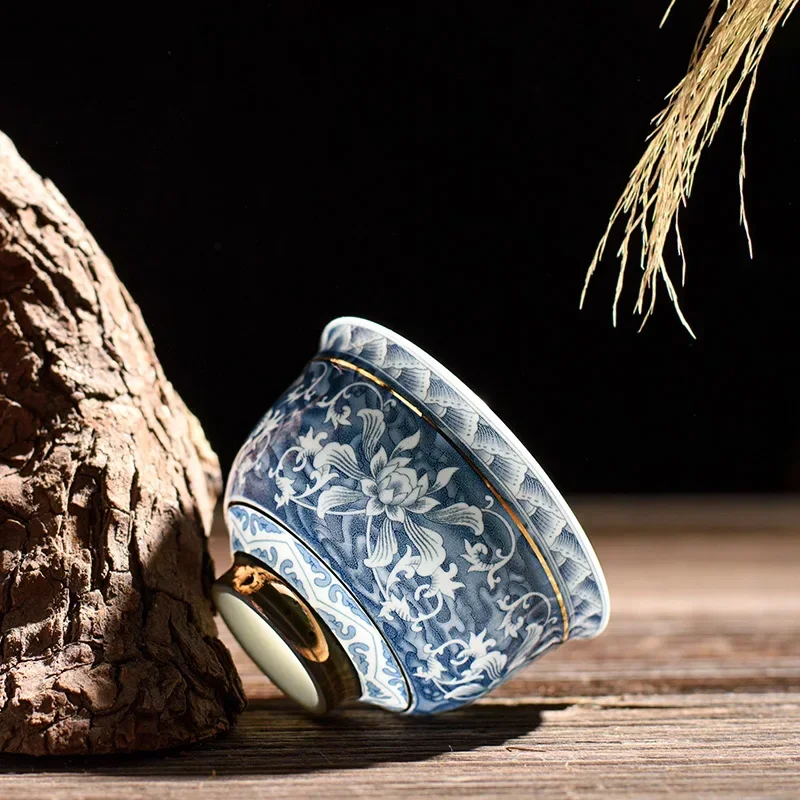 1pc Blue and white porcelain tea cup retro master cup small tea bowl ceramic kung fu  set Phnom Penh tea bowl single cup