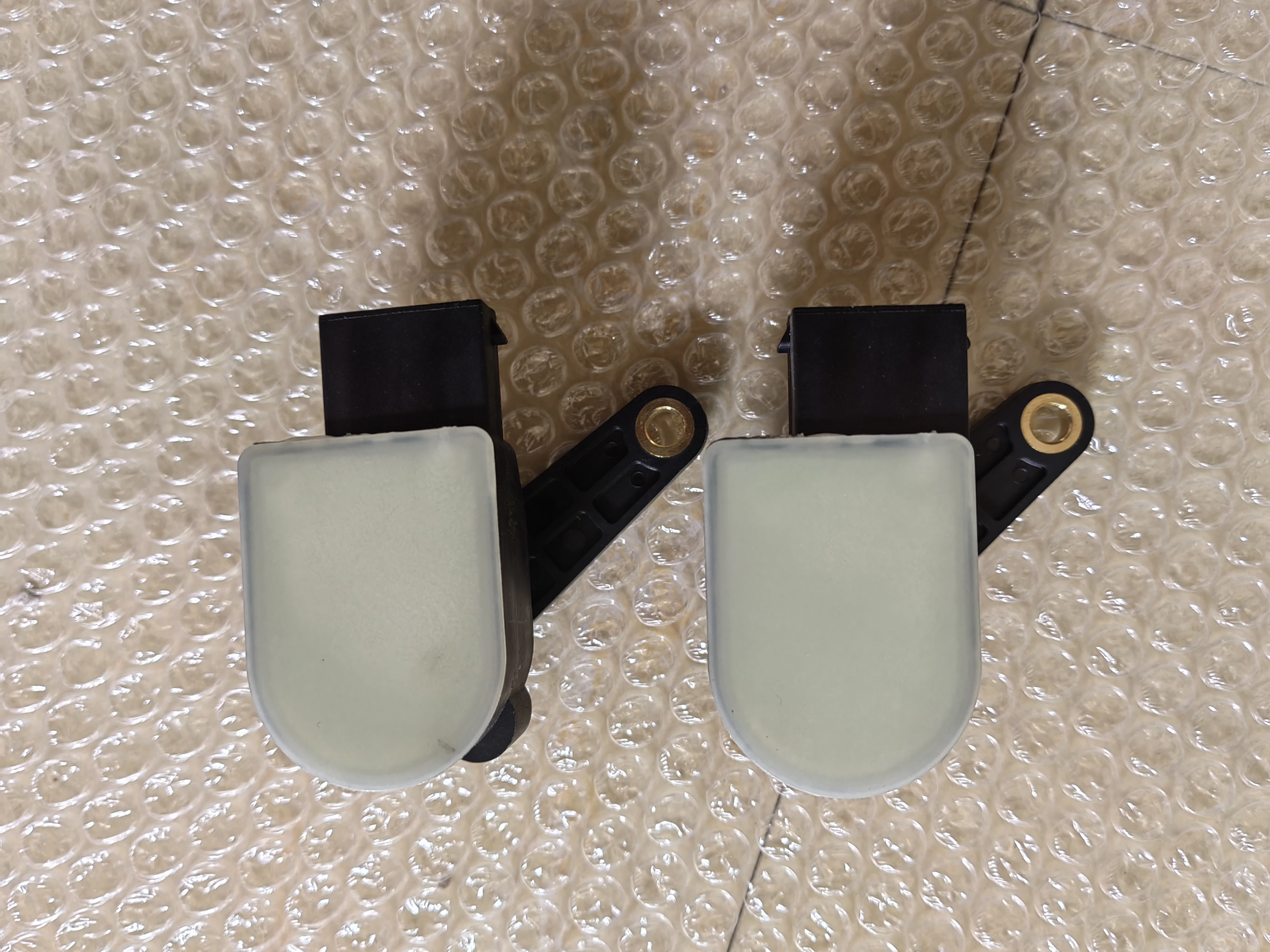 

2 датчика уровня пневмоподвески 4E0941285G для Audi A8 S8 Quattro 4E0941286G / 4E0 941 285G / 4E0 941 286G