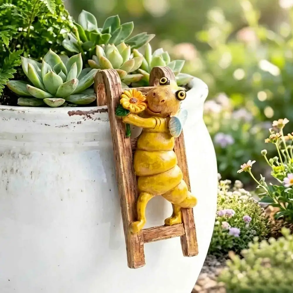 Adorable Statue Cartoon Ladder Pot Hanger Resin Turtle Ladybug Bee Climbing Decor Cute Wall Hanging Figurines for Balcony Garden