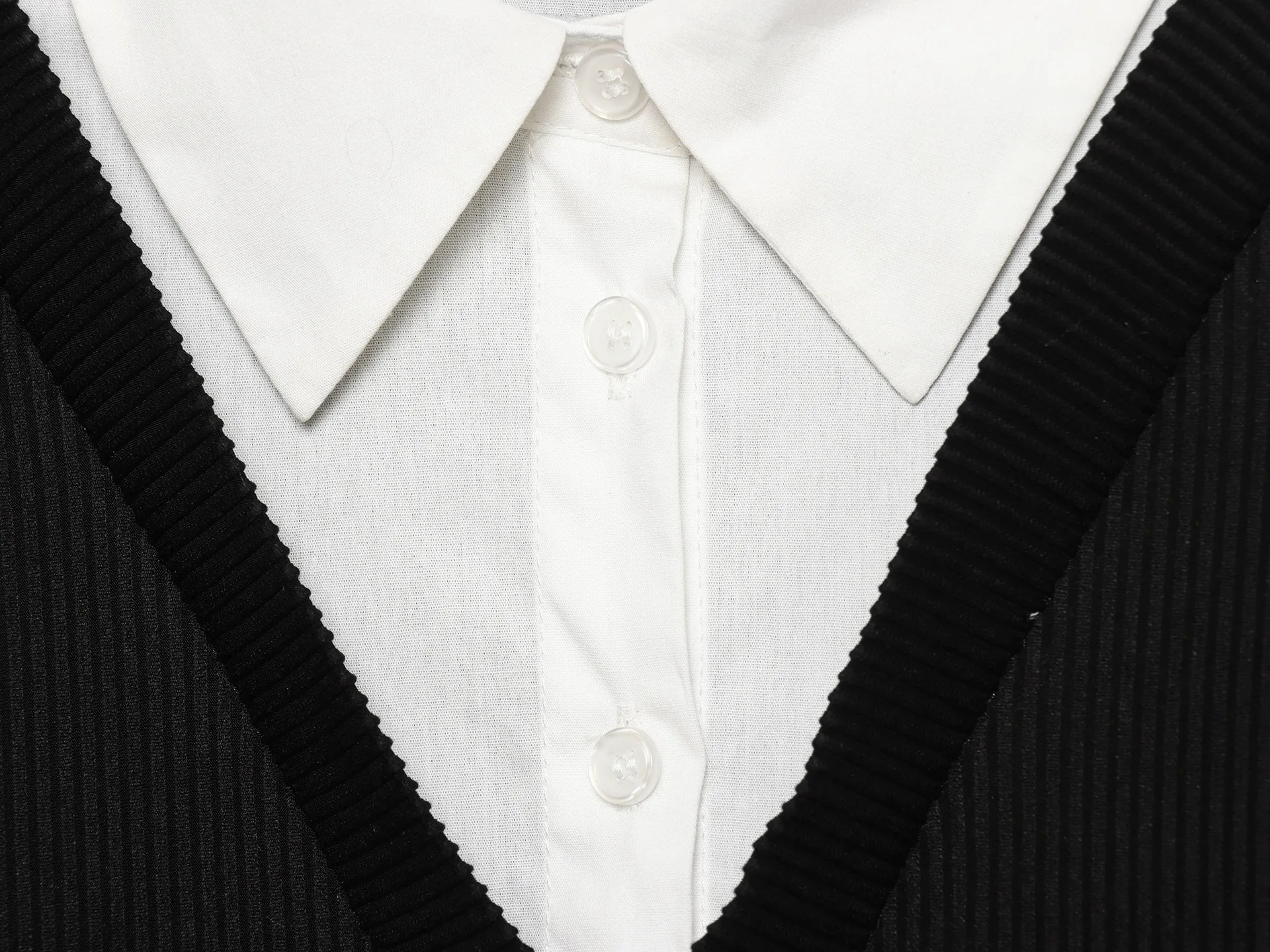 Sukienka z dzianiny imitująca dwuczęściowy komplet, damska, biała koszula z długim rękawem, dekolt w serek, prążkowana, wkładana przez głowę, mini sukienki, eleganckie stylizacje w stylu preppy, 2026