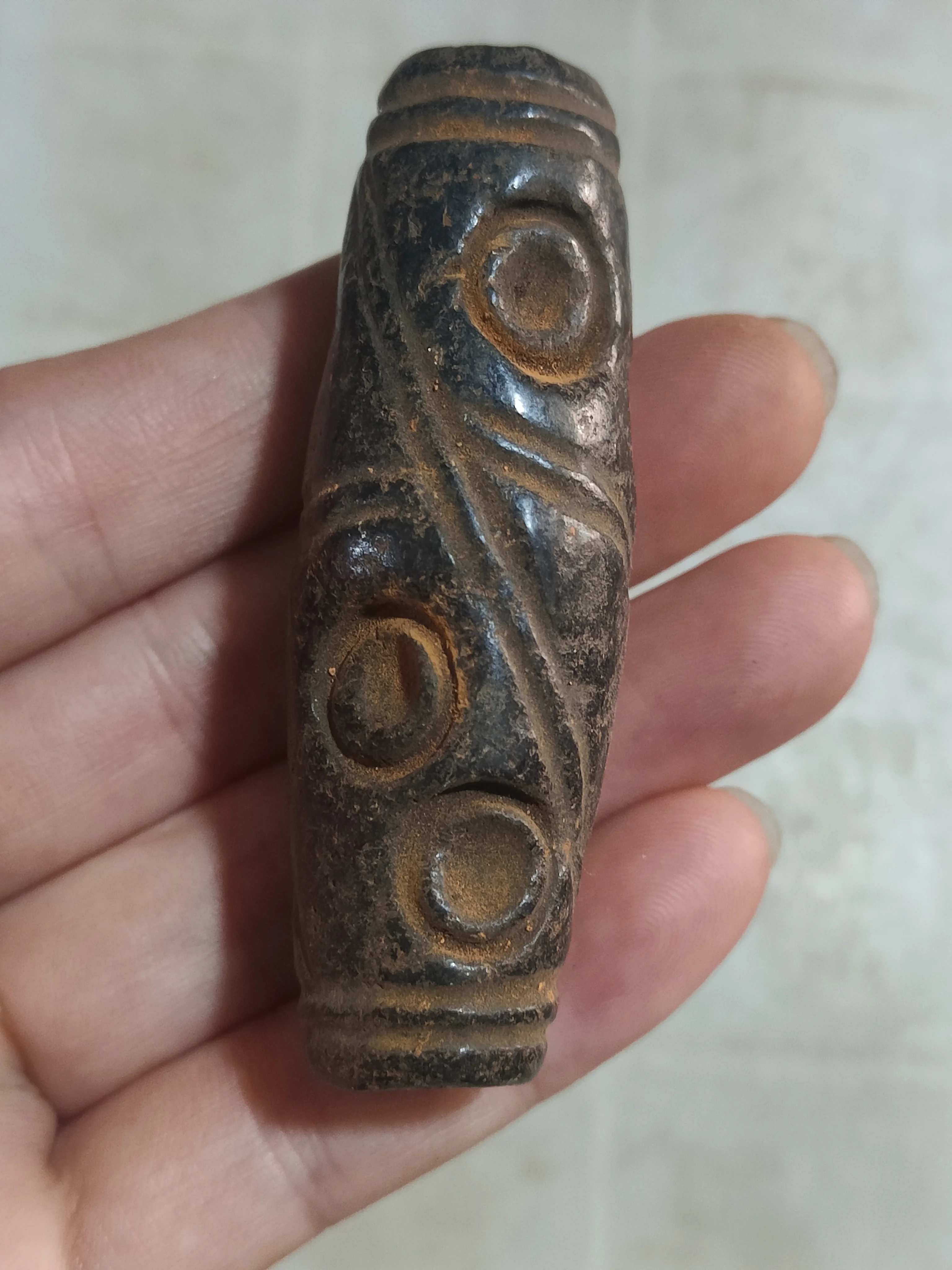 Hongshan culture meteorite iron xizang magnetic absorption four eye beads