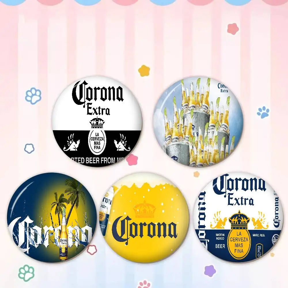 Pin de metal personalizado de cerveza Corona Extra, estilo anime, broche retro, insignia de dibujos animados para cuello, regalo de joyería para fans