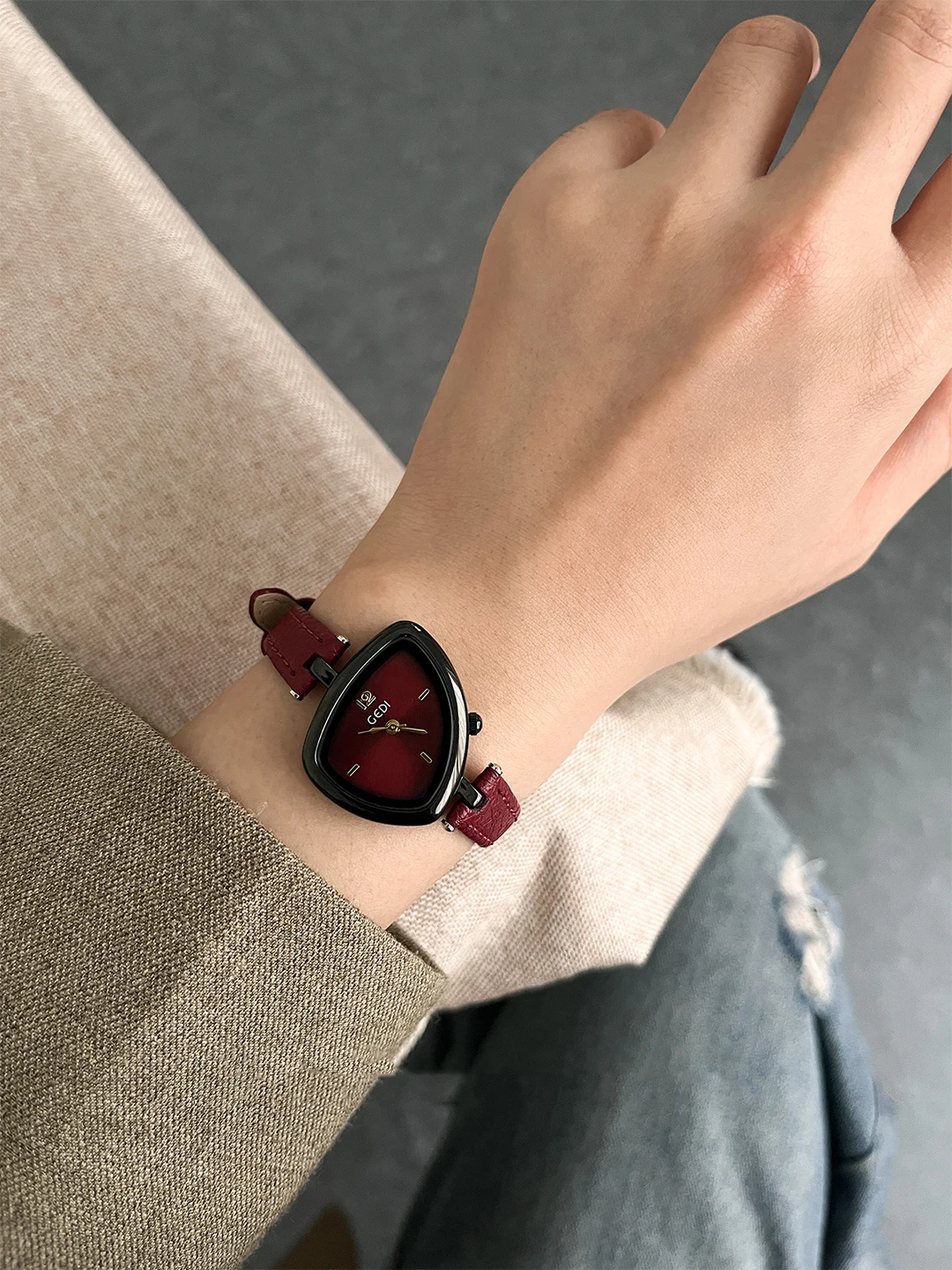 Jam Tangan Wanita Mewah dengan Dial Segitiga Tidak Beraturan dan Tali Kulit, Hadiah untuk Wanita, Jam Tangan Kronograf