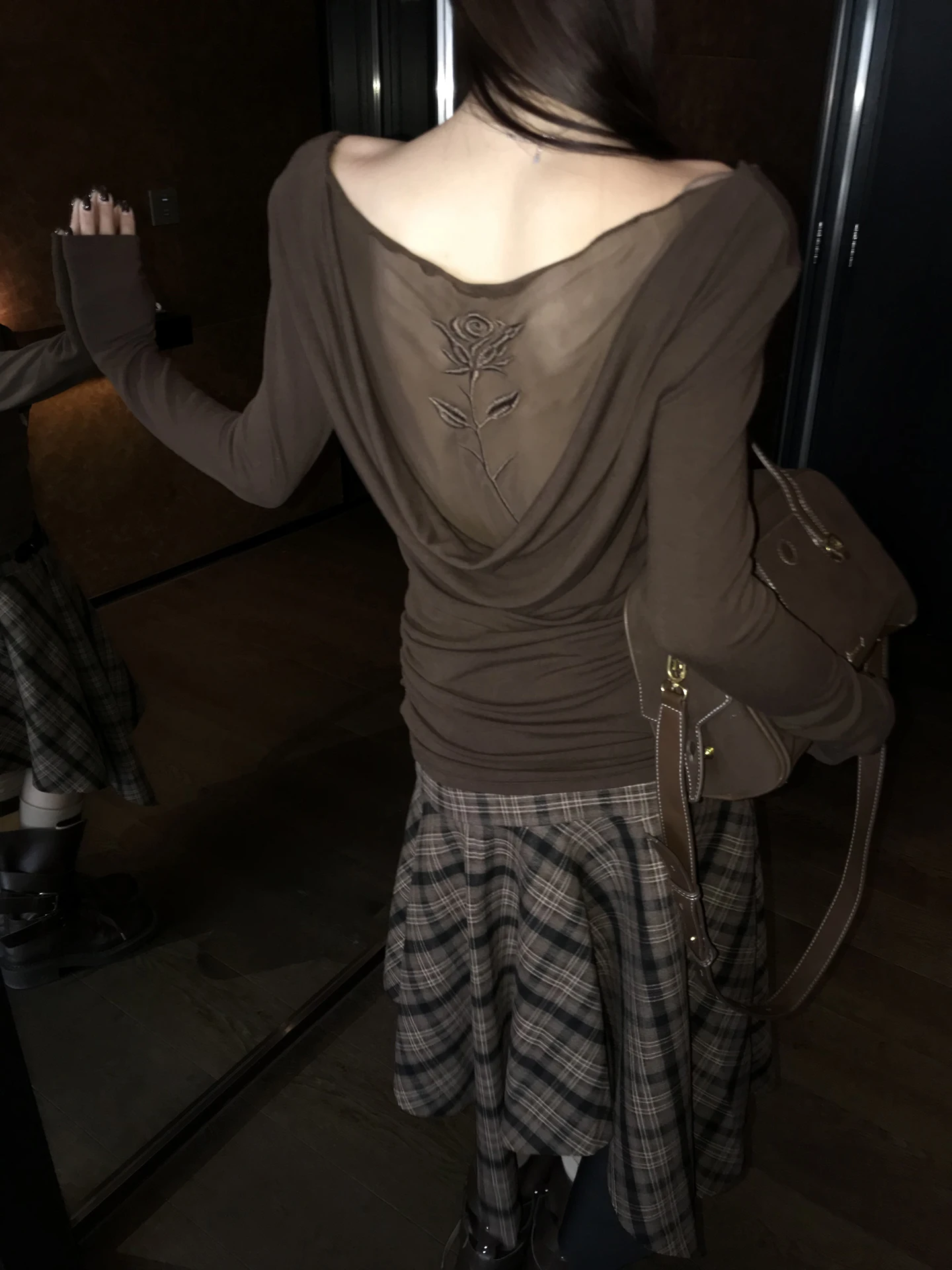 

Sexy Slim Fit Long Sve Base irt Inner Wear T-irt for Women 2025 New Arrival Ele Rose Pattern Commute Sle Top