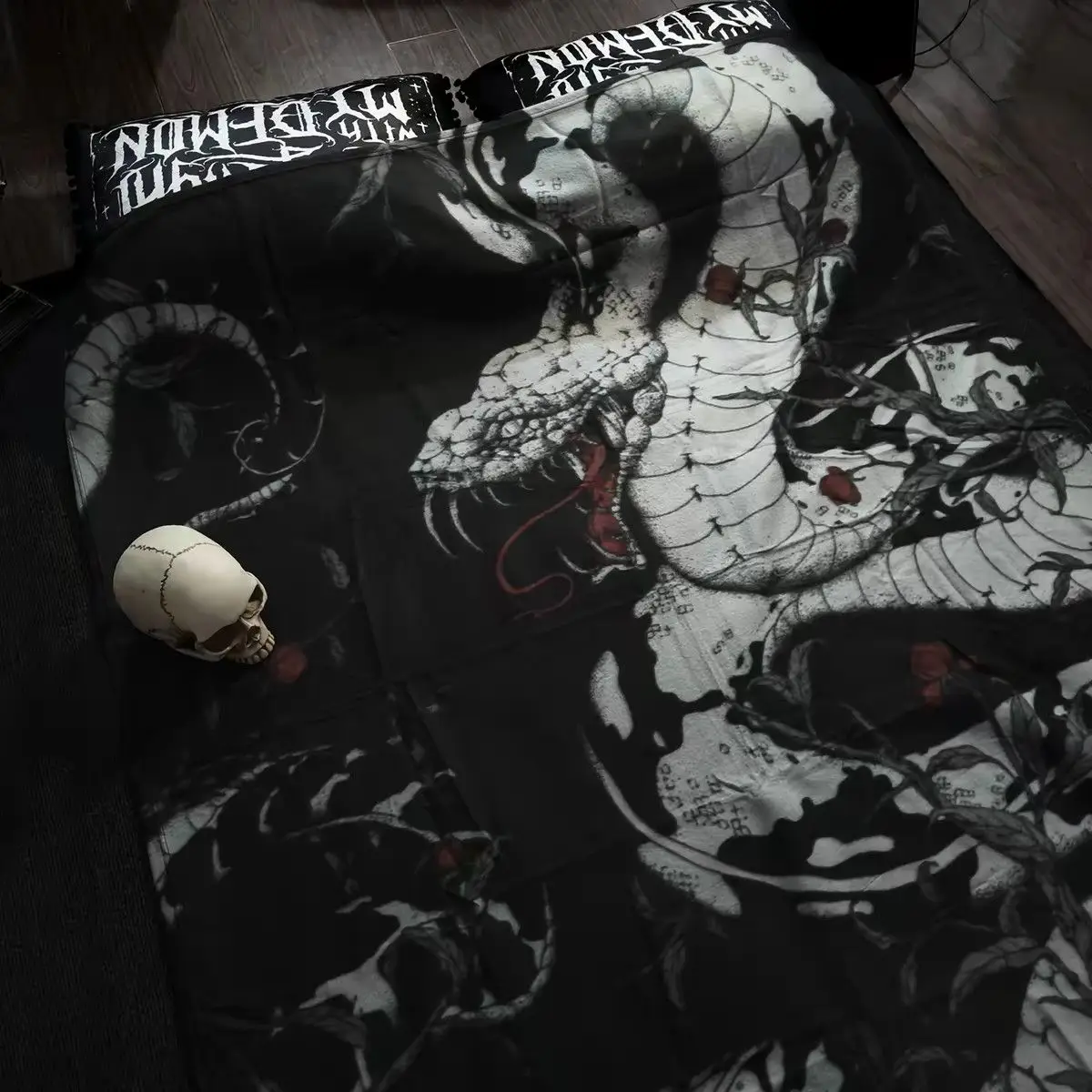 Gothic Dark Aesthetic Blanket Evil Skull Pattern Personalized Throw Blanket Student Dorm Nap Cover Air Conditioning Shawl Blanke