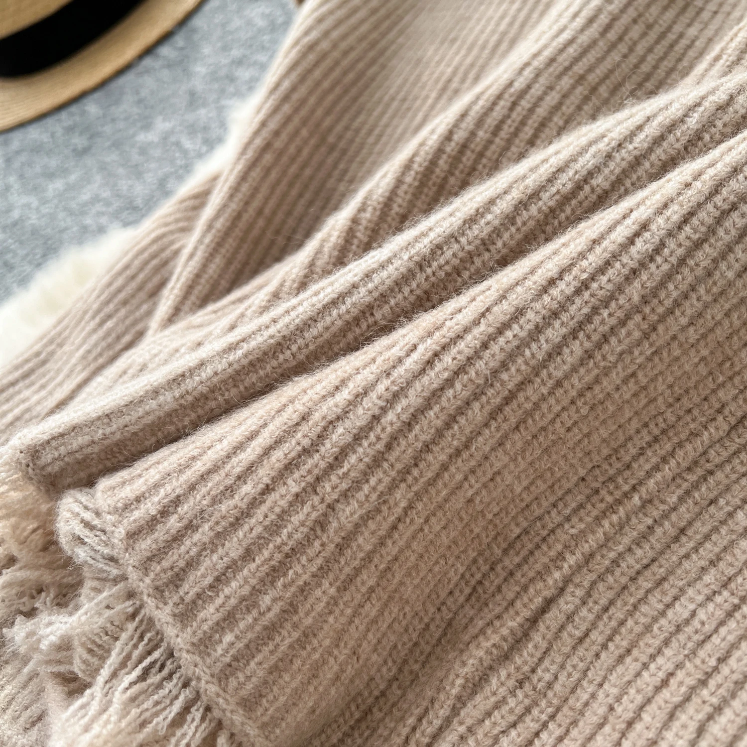 2024 Nowy trencz z frędzlami Długi sweter dla kobiet Jesień i zima Pogrubiony nowy styl Luźny i szykowny kardigan z dzianiny