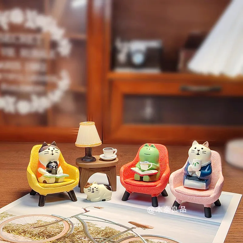 Chair ornament, Japanese cat mini sofa blind box miniature scene decorative resin handicraft ornament