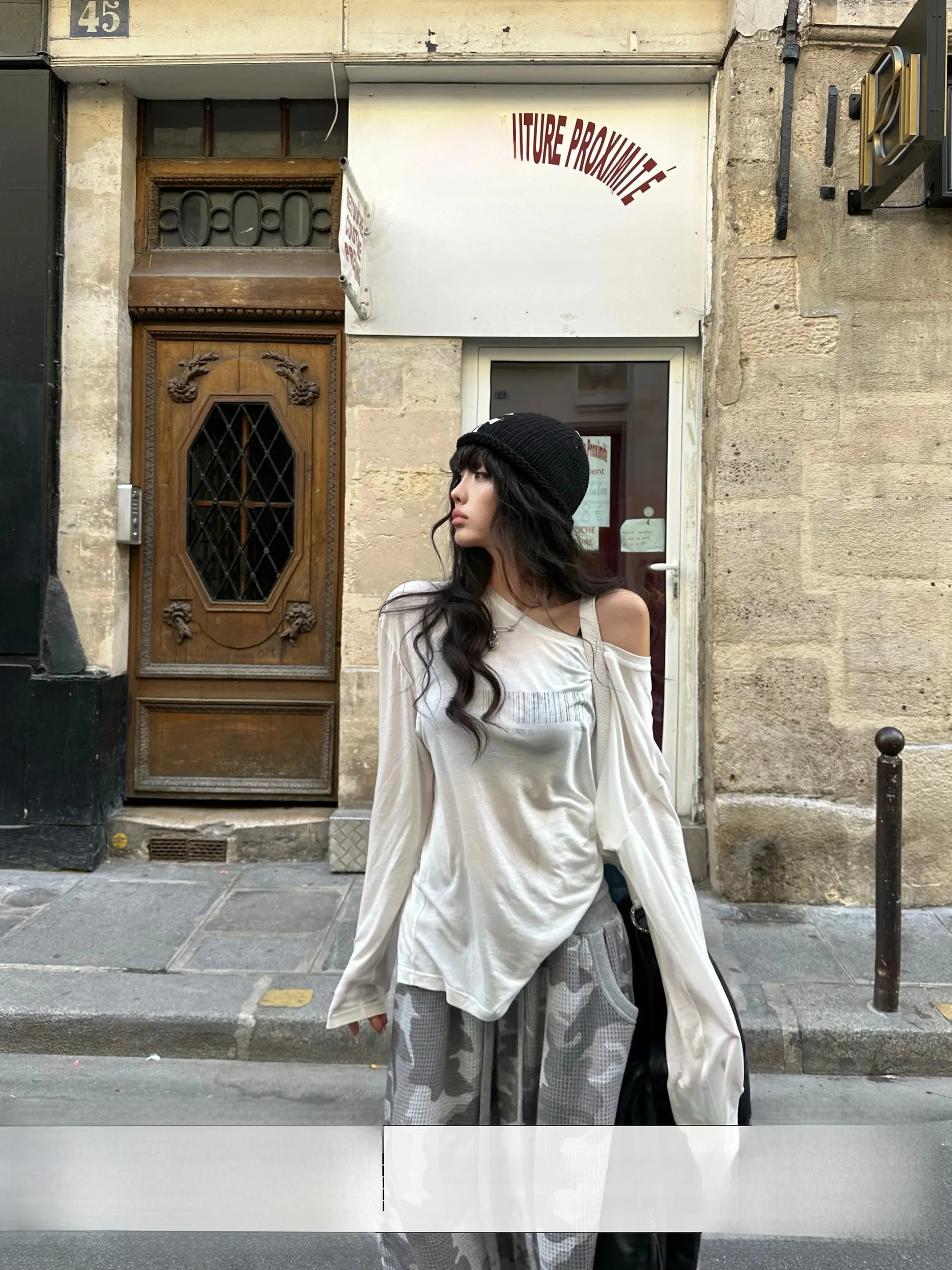 Warden  Loose Fit Long Sleeve Shoulder Bared Thin T Shirt for Women Casual Style Autumn Fashion Hot Girl Loose Top