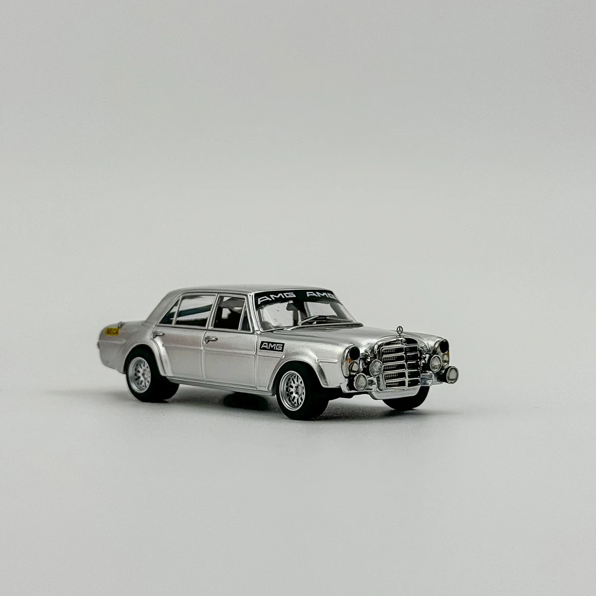 Liberty 1/64 Scale Mercedes Benz 300sel Classic Car Model Alloy Benz 300sel Toy Car Model Scene Static Decoration