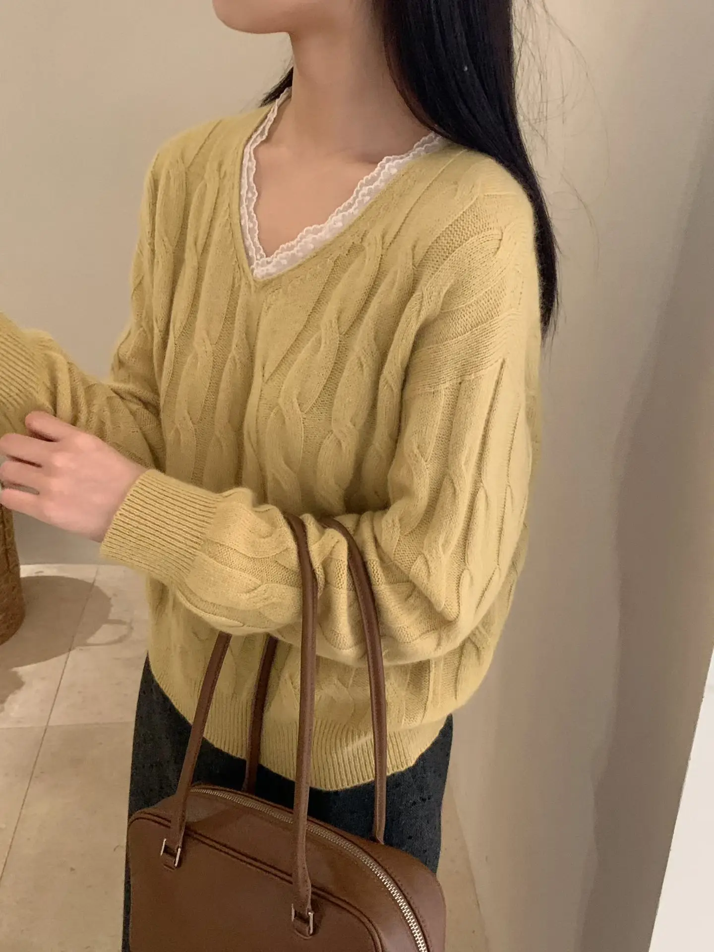 

Woolen sweater Korean elegant V-neck sweet lace coarse twisted flower wool rabbit plush knit sweater