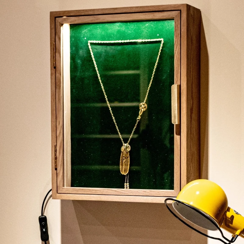 

Solid wood wall jewelry display cabinets, jewelry display cabinets, jewelry glass hanging cabinets, wall-mounted wall cabinets