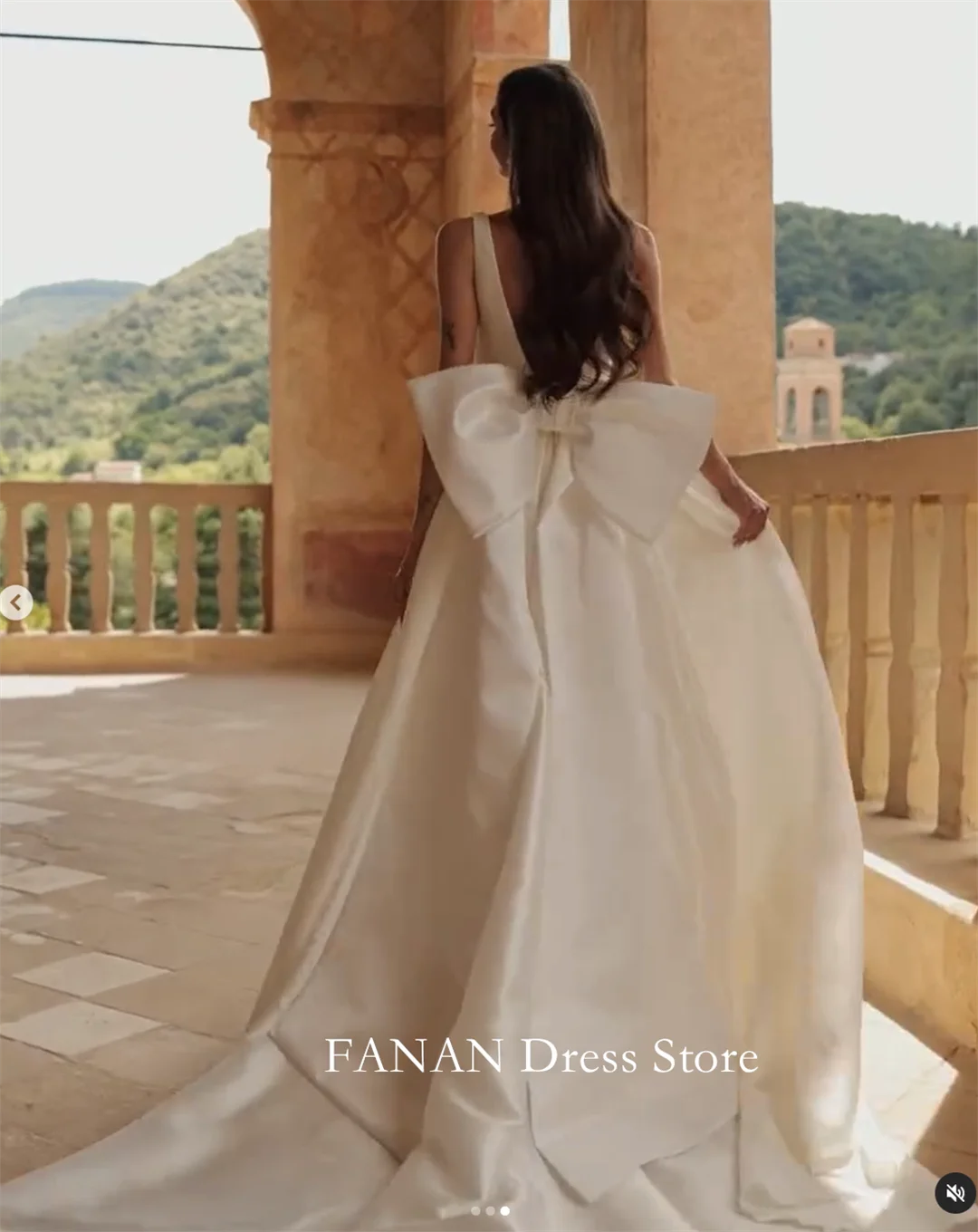 Fanan Deep V-Neckline Bow Wedding Dress Side Slit Customized Open Back Ruched Ivory Bridal Party Gown Vestidos De Novia