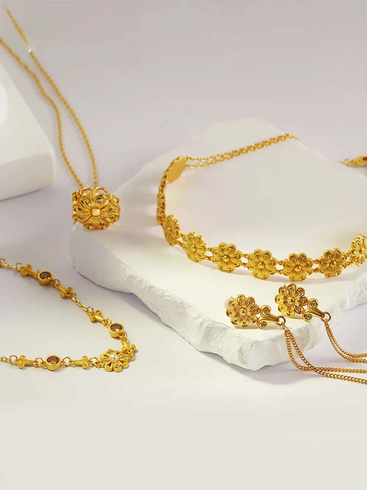 

Creative Museum Exhibition Rose Series Jewelry Gold Color Birthday Gift for Girls Best Friend National Museum of China