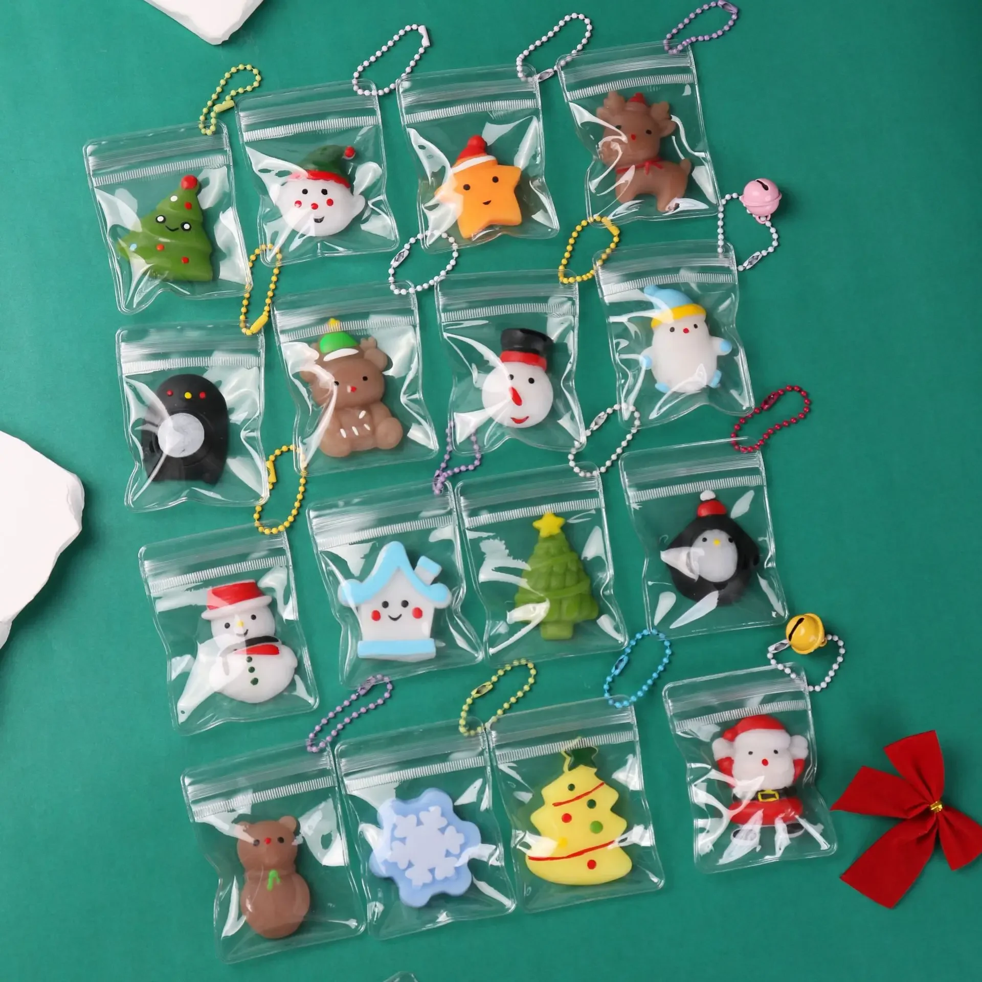 Christmas Mochi Squishy Keychain Fidget Toys Christmas Trees Hanging Squishies Christmas Gifts for Kids Classroom Prizes