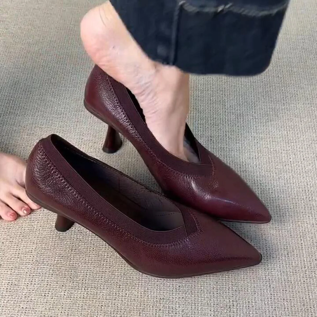 

High heels 2026 spring French retro V-neck fine order shoes for women pointed professional versatile high heels