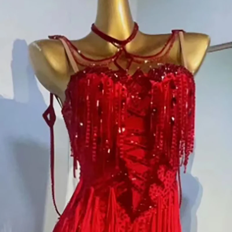 Latin Dance Kleid High-end-Custom Flamme Rot Quaste Cha Cha Tango Weibliche Erwachsene Bühne Professionelle Kleidung