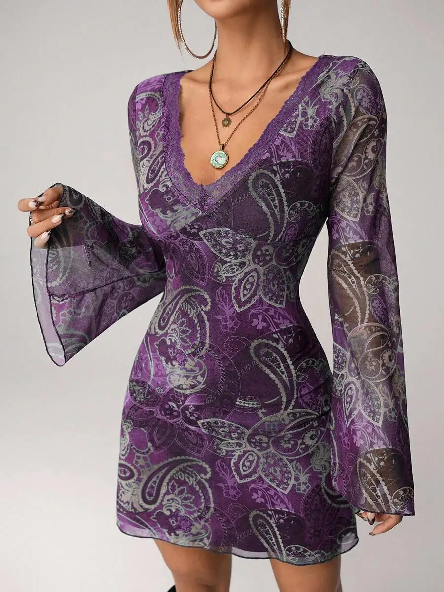 Vestido Mini Boho Vintage con Estampado Paisley Morado, Manga Larga Transparente y Cuello en V