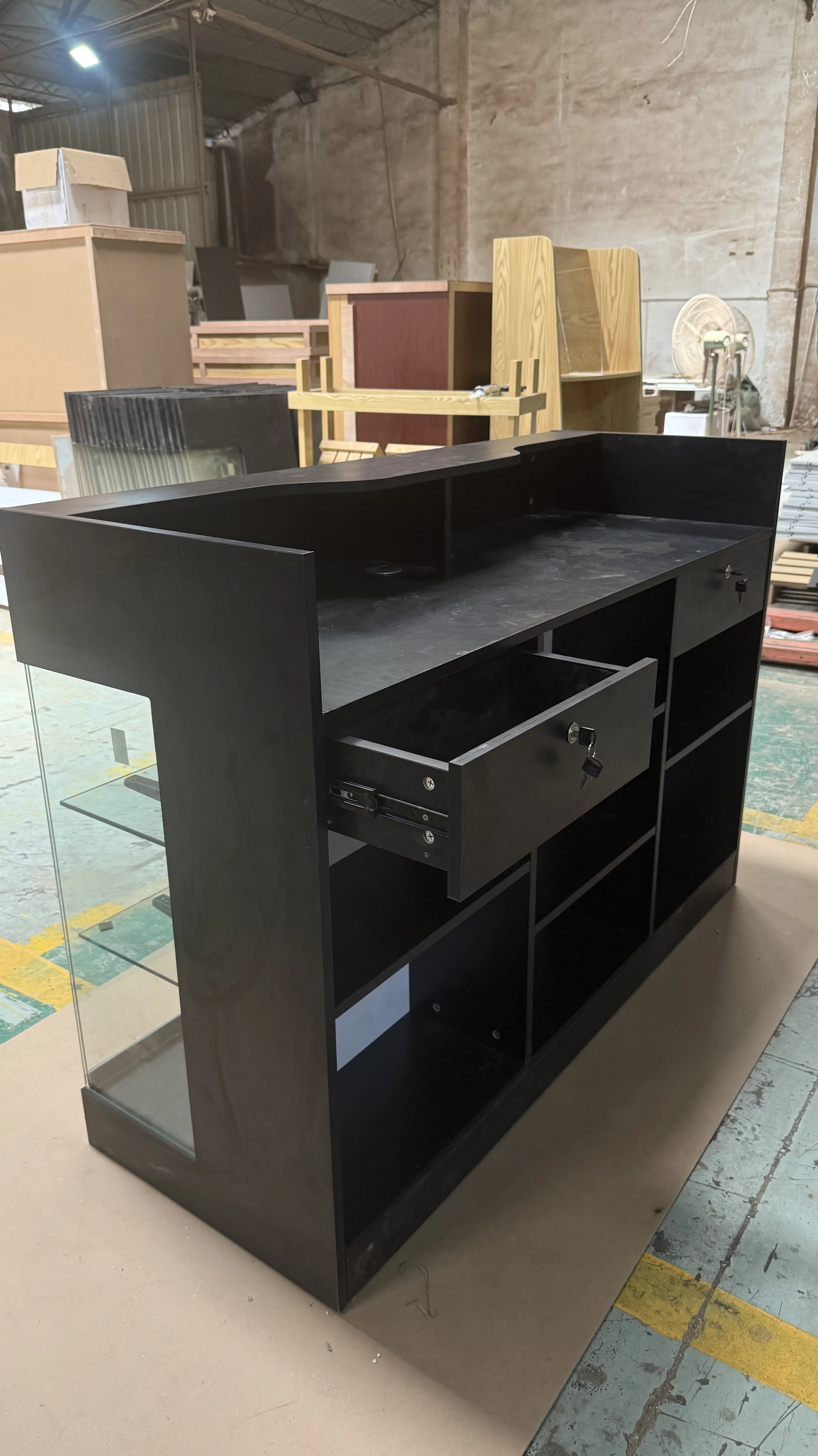 Custom.Guangzhou Factory Nuovo stile Cassiere in legno e vetro con cassetti e luci